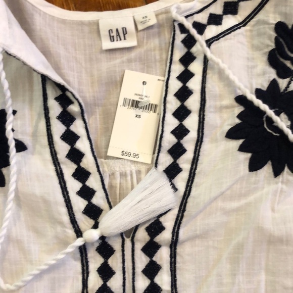 GAP peasant shirt. - Picture 3 of 3